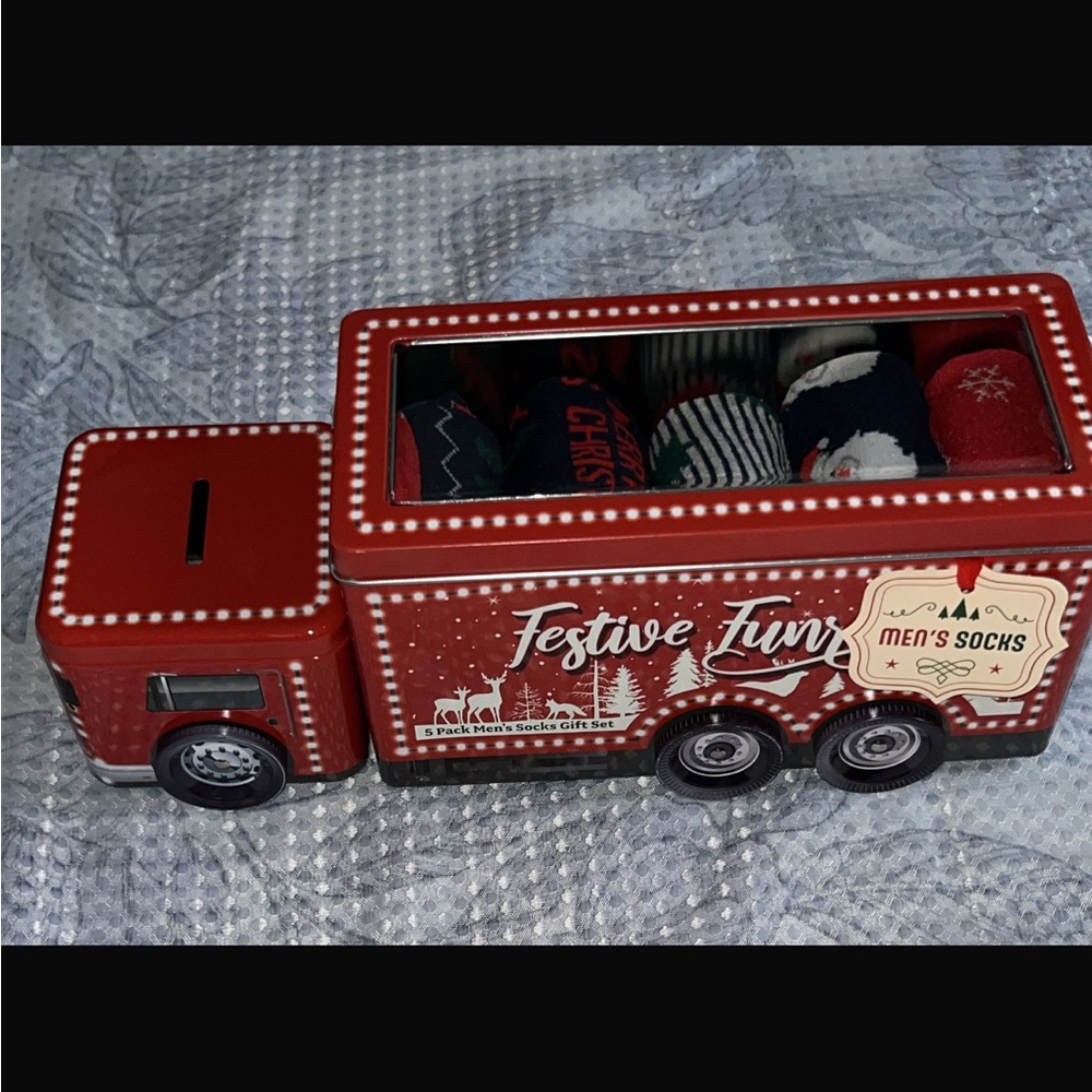 festive 5 Pack Men's Sock- Red Truck, moving wheels - Picture 1 of 5